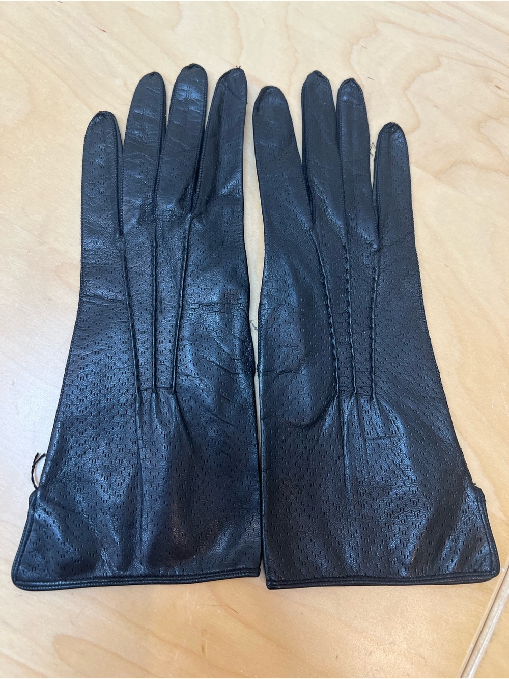 Ann Taylor Black Perforated Leather Women's Gloves size 7,5